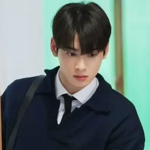 Behind-the-scenes cut of Cha Eunwoo