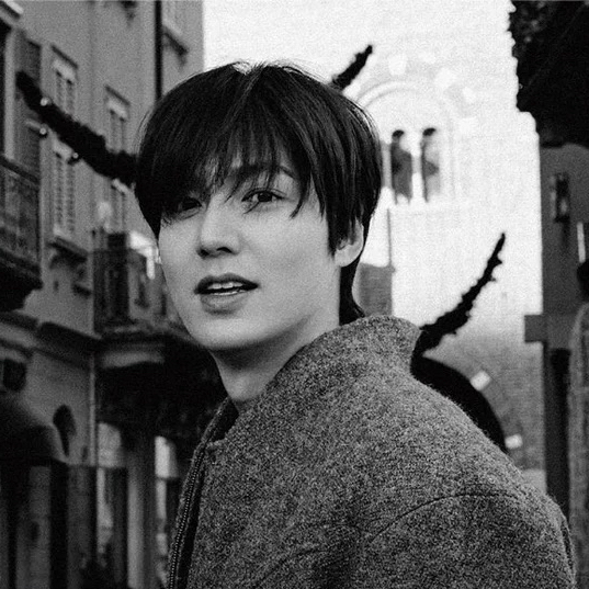 イ・ミンホの最近の活動ショット