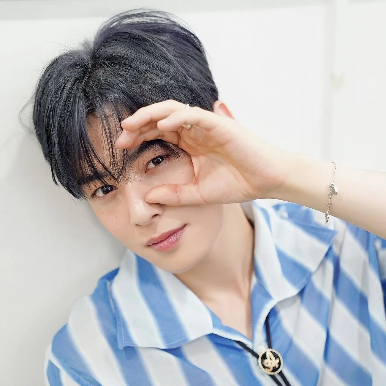 Behind-the-scenes cut of Cha Eunwoo