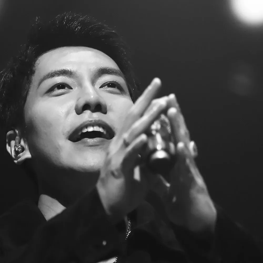 Behind-the-scenes cut of Lee Seunggi