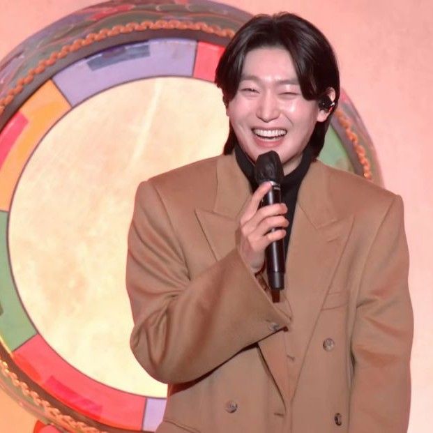 커뮤니티에서 화제된 인기 셀럽 콘텐츠