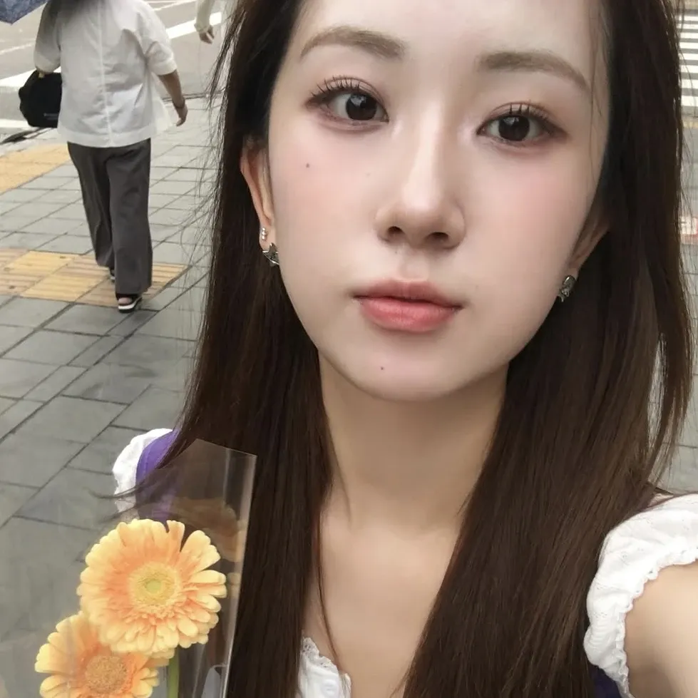 A moment captured by a fan of Jeon Yujin