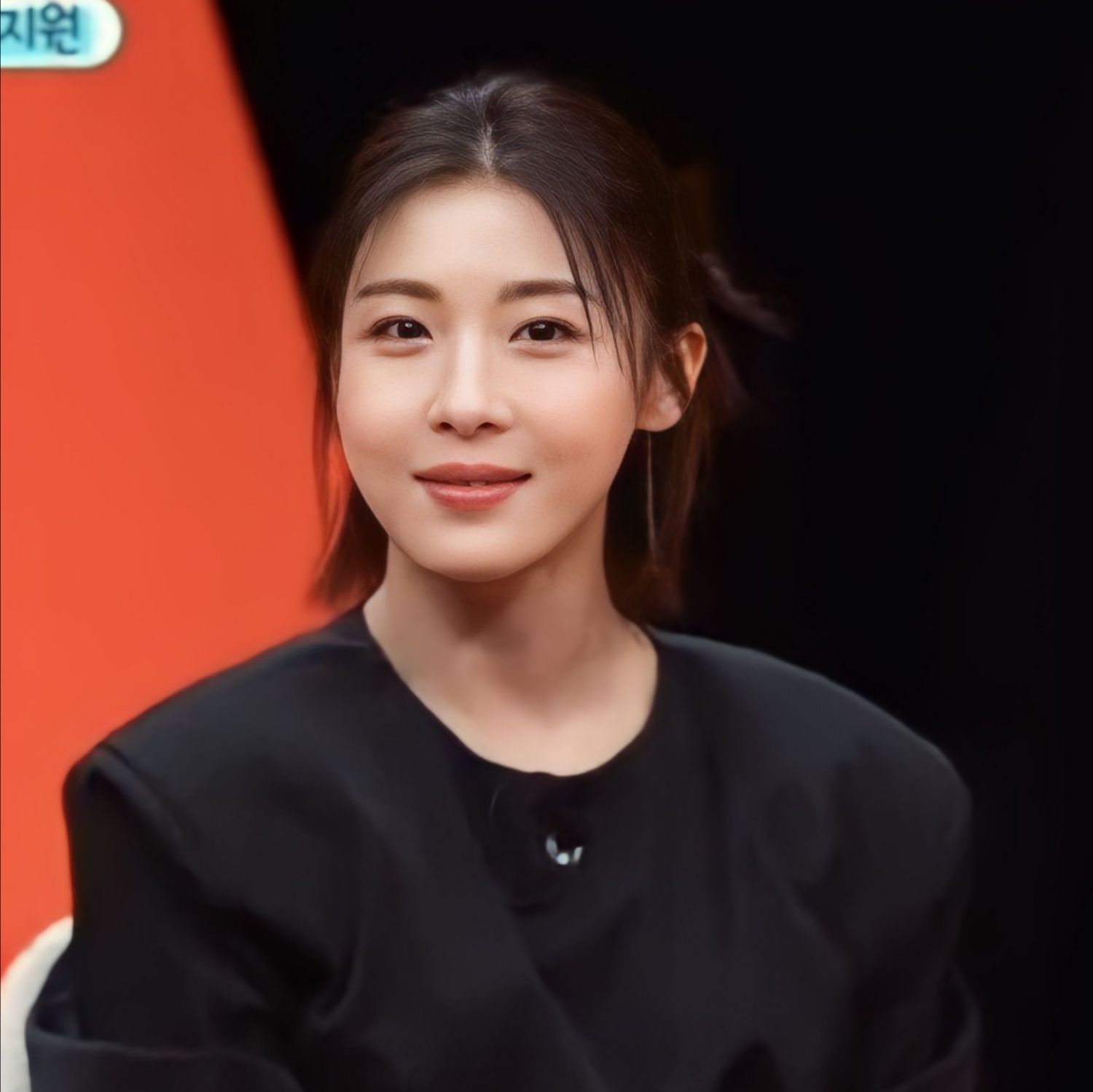 Behind-the-scenes cut of Ha Jiwon