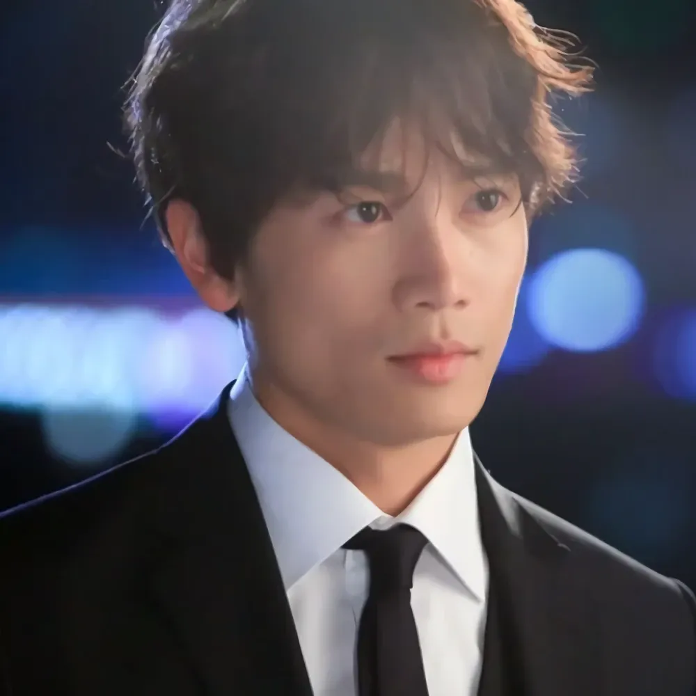 Recent activity shot of Ji Sung
