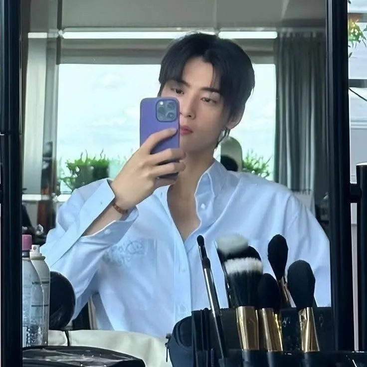 A moment captured by a fan of Cha Eunwoo