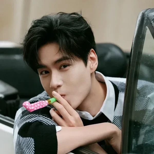Today’s standout profile photo of Hu Yitian on Choeaedol Celeb