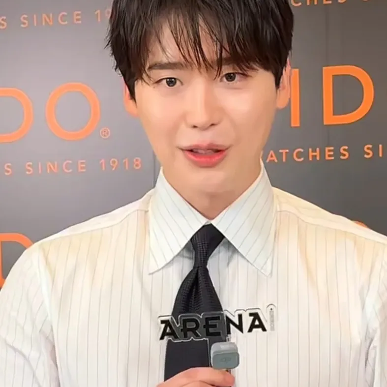 Recent activity shot of Lee Jongsuk