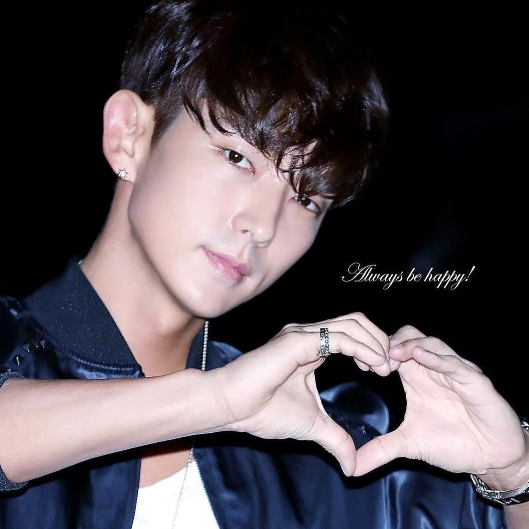 Behind-the-scenes cut of Lee Joongi