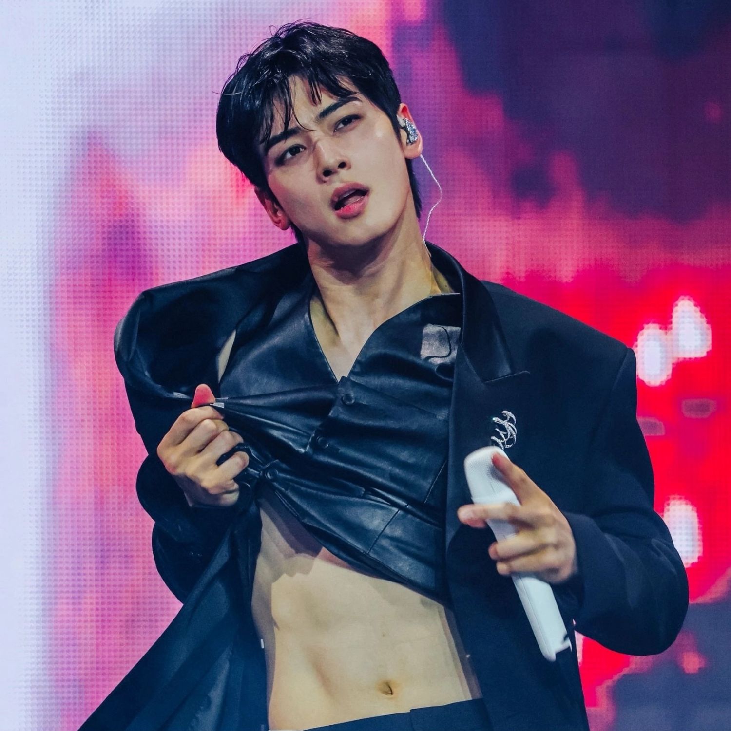 A moment captured by a fan of Cha Eunwoo
