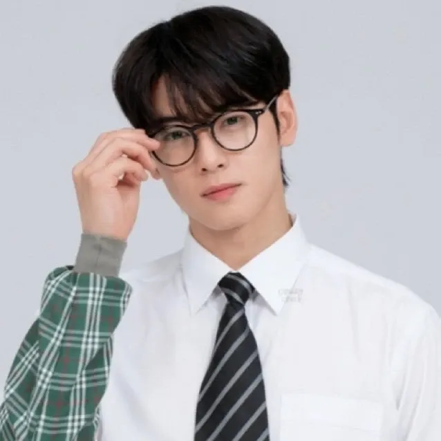 Behind-the-scenes cut of Cha Eunwoo