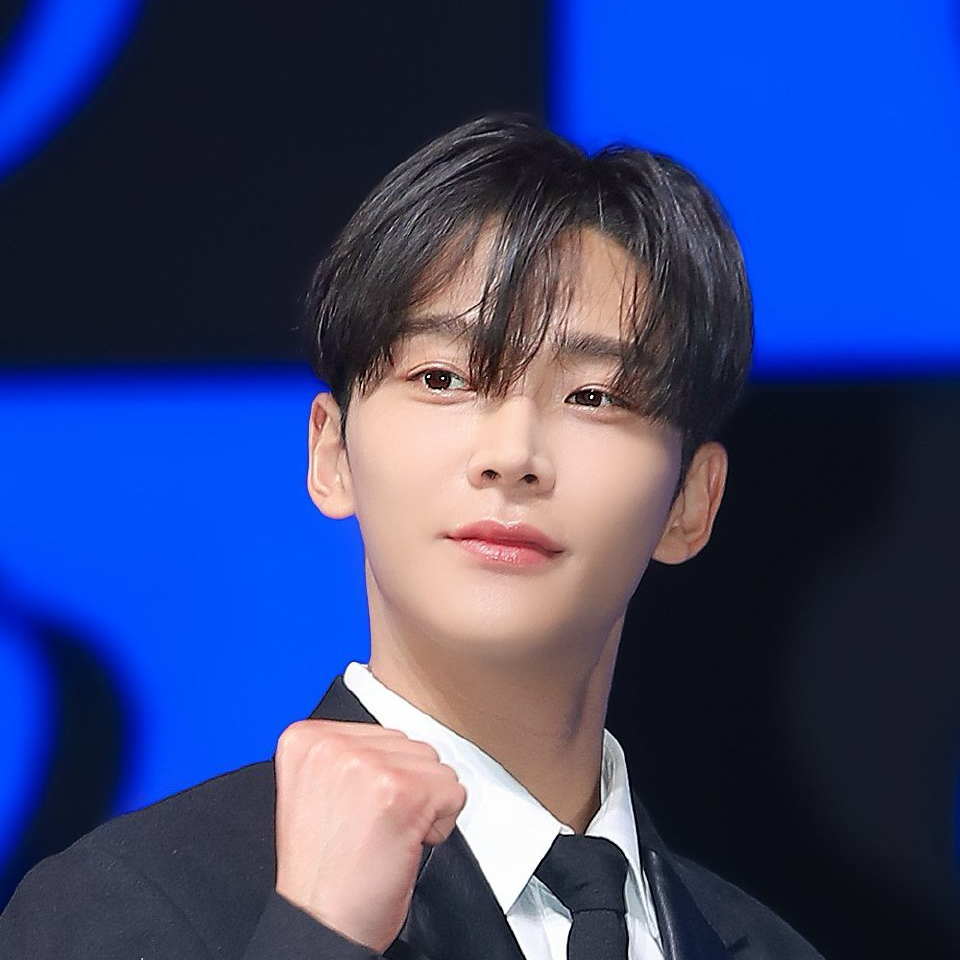 로운의 비하인드 컷