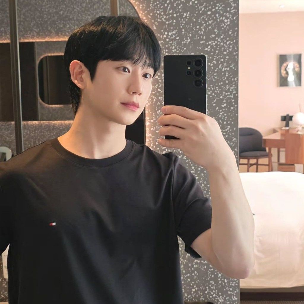 粉丝拍下的丁海寅瞬间