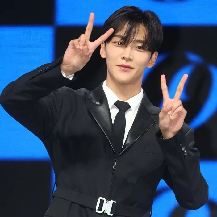 Foto kegiatan terbaru dari Rowoon