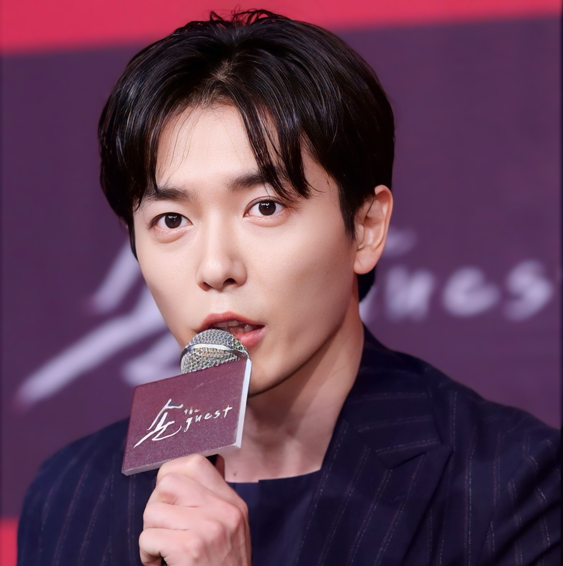 Behind-the-scenes cut of Kim Jaewook