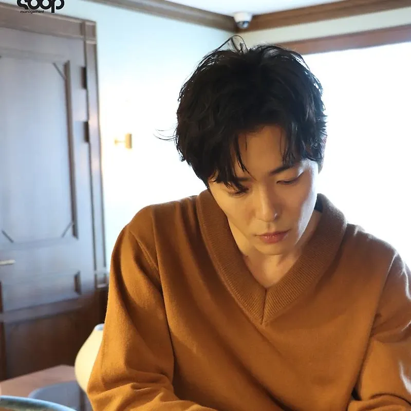A moment captured by a fan of Kim Jaewook