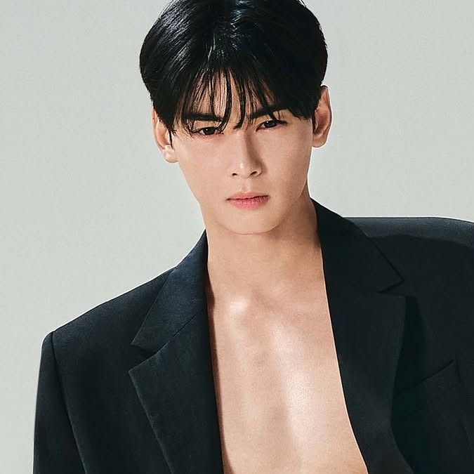 Recent activity shot of Cha Eunwoo