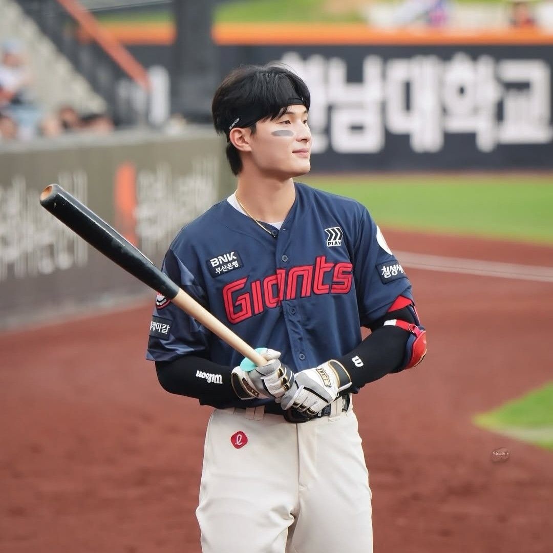 Recent activity shot of Yoon Donghee