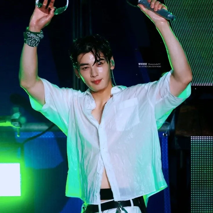 Recent activity shot of Cha Eunwoo