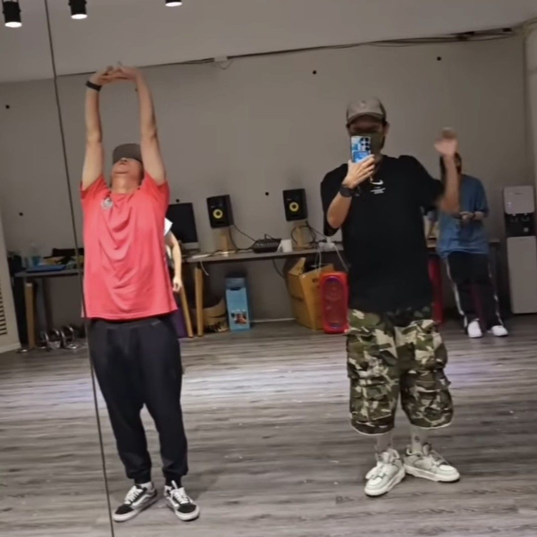 A moment captured by a fan of Lee Joongi