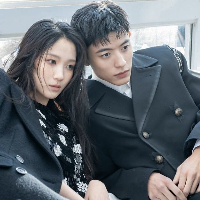 Behind-the-scenes cut of Kim Hyeyoon