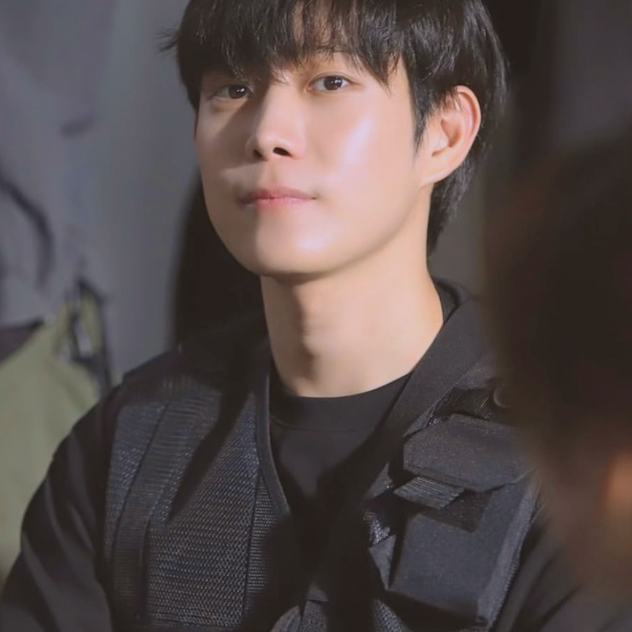 A moment captured by a fan of Kim Youngdae