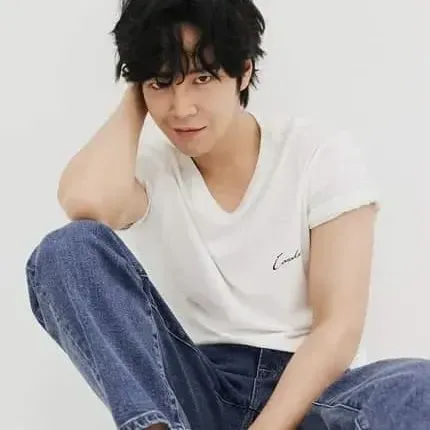 Recent activity shot of Jang Geunsuk