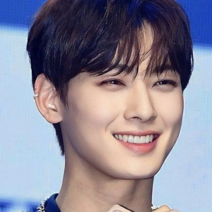 A moment captured by a fan of Cha Eunwoo