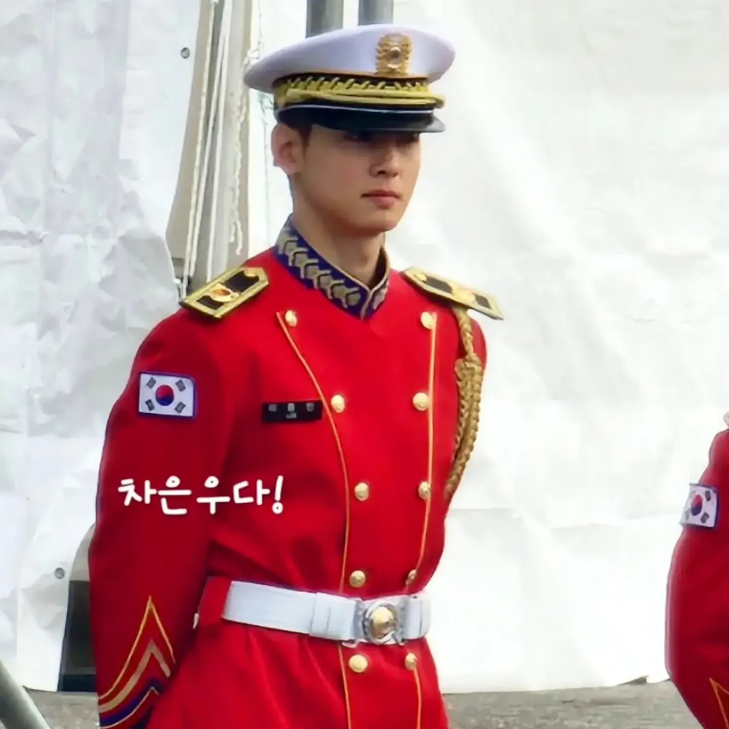 Behind-the-scenes cut of Cha Eunwoo