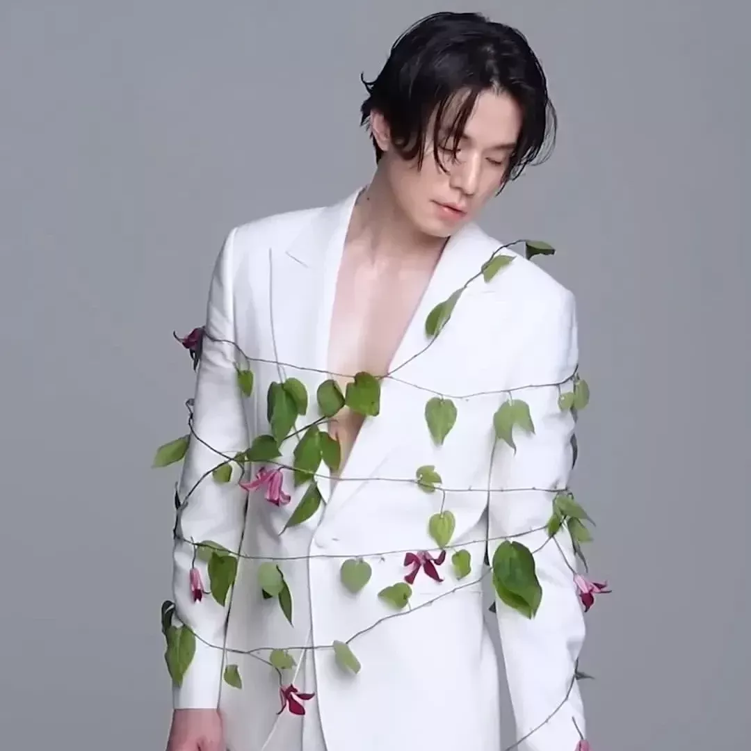Recent activity shot of Lee Dongwook