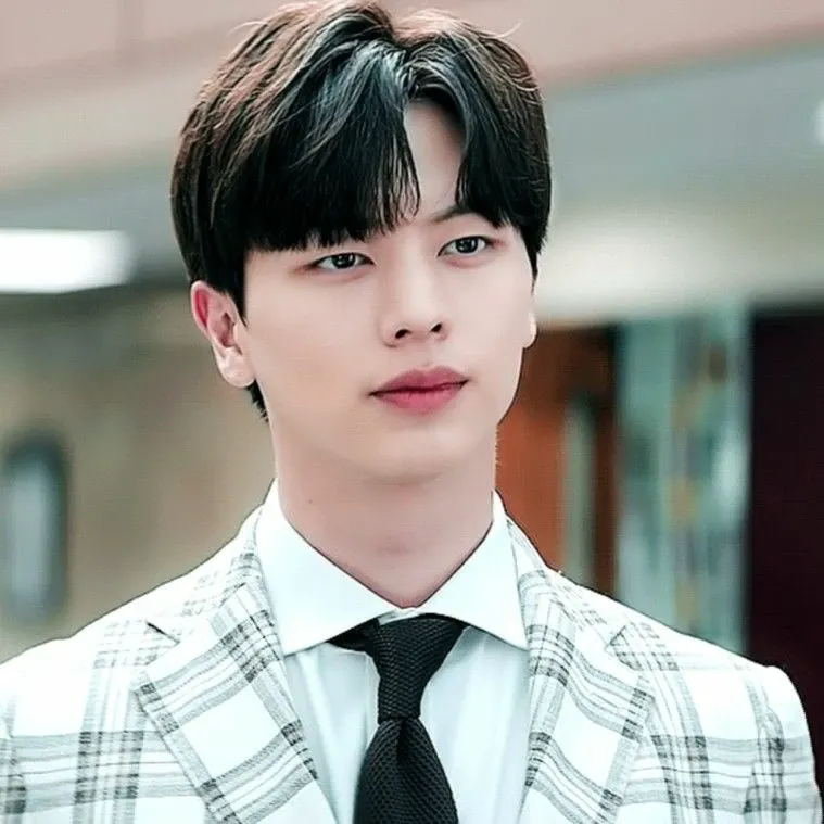 Latest photo of Yook Sungjae