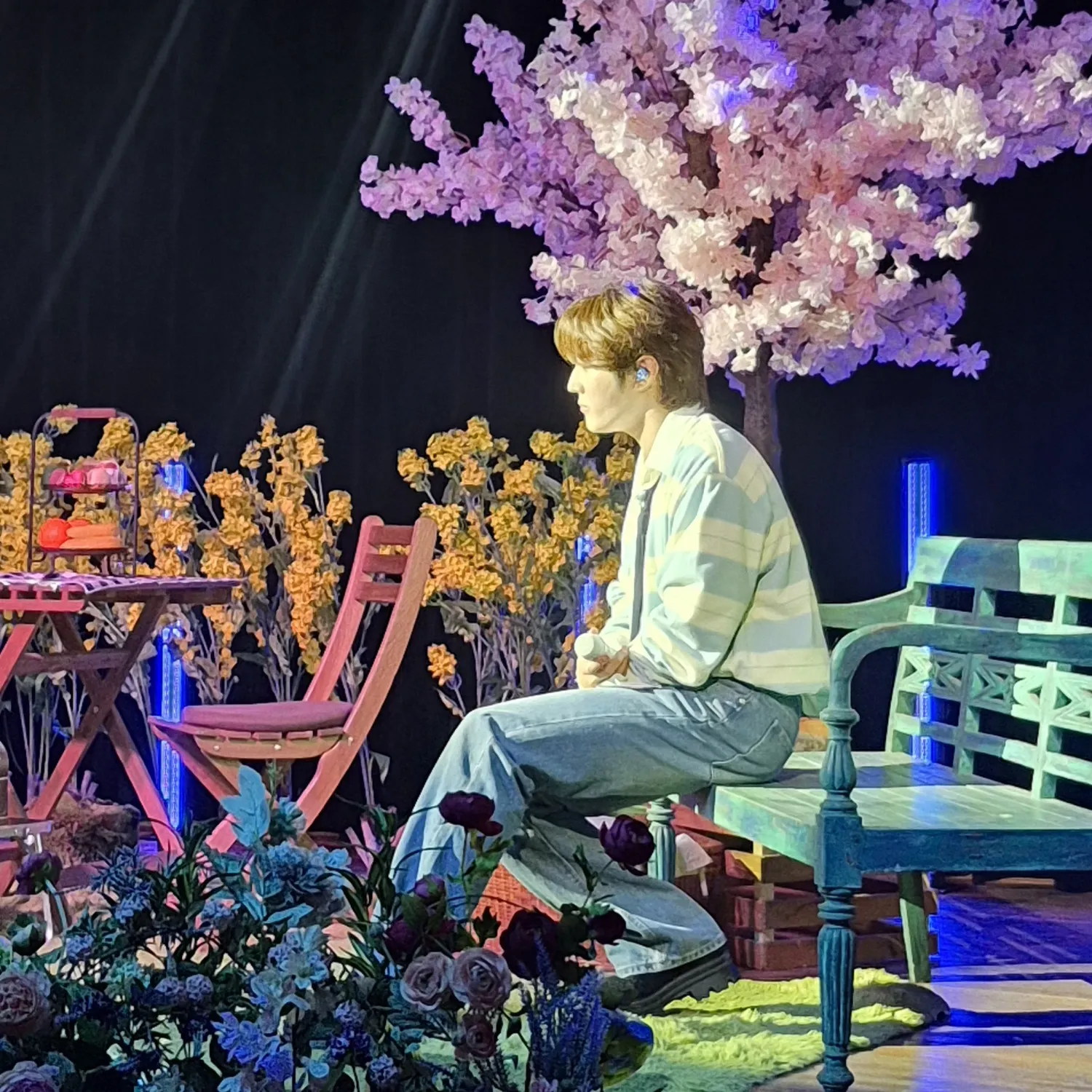 粉絲拍下的金俊賢瞬間