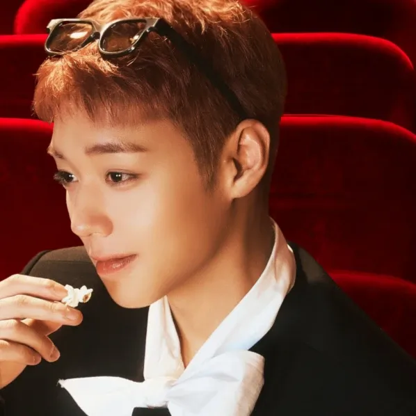 Behind-the-scenes cut of Park Jihoon