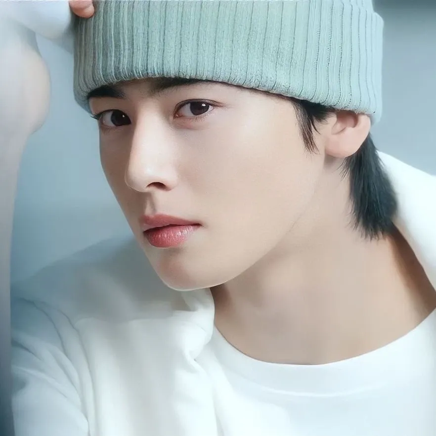 Latest photo of Cha Eunwoo
