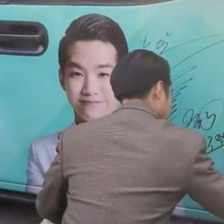 粉丝拍下的赵明燮瞬间