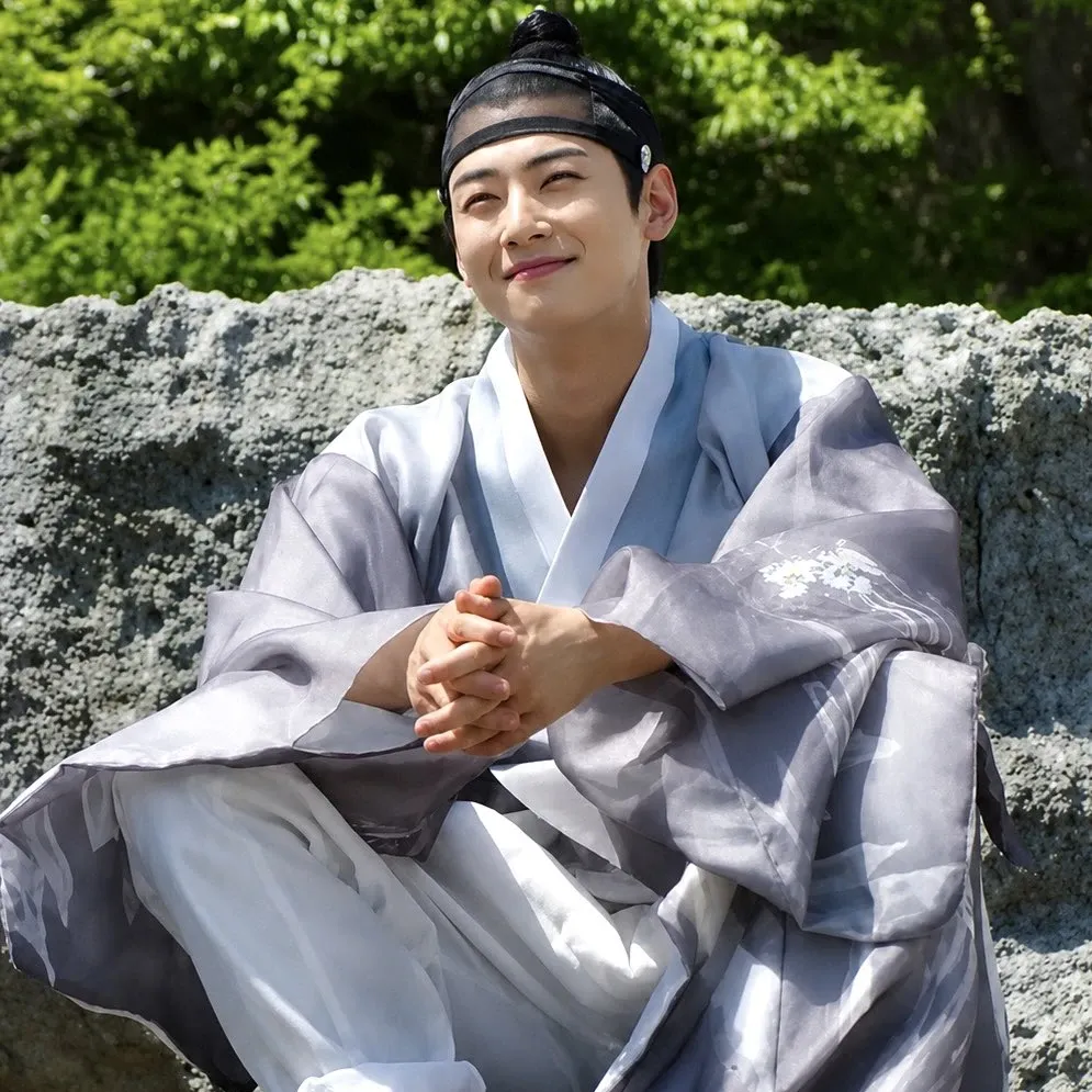 Latest photo of Cha Eunwoo