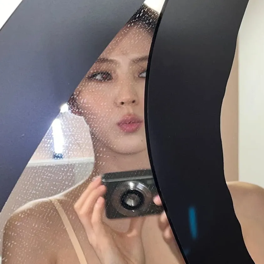 Behind-the-scenes cut of Han Sohee