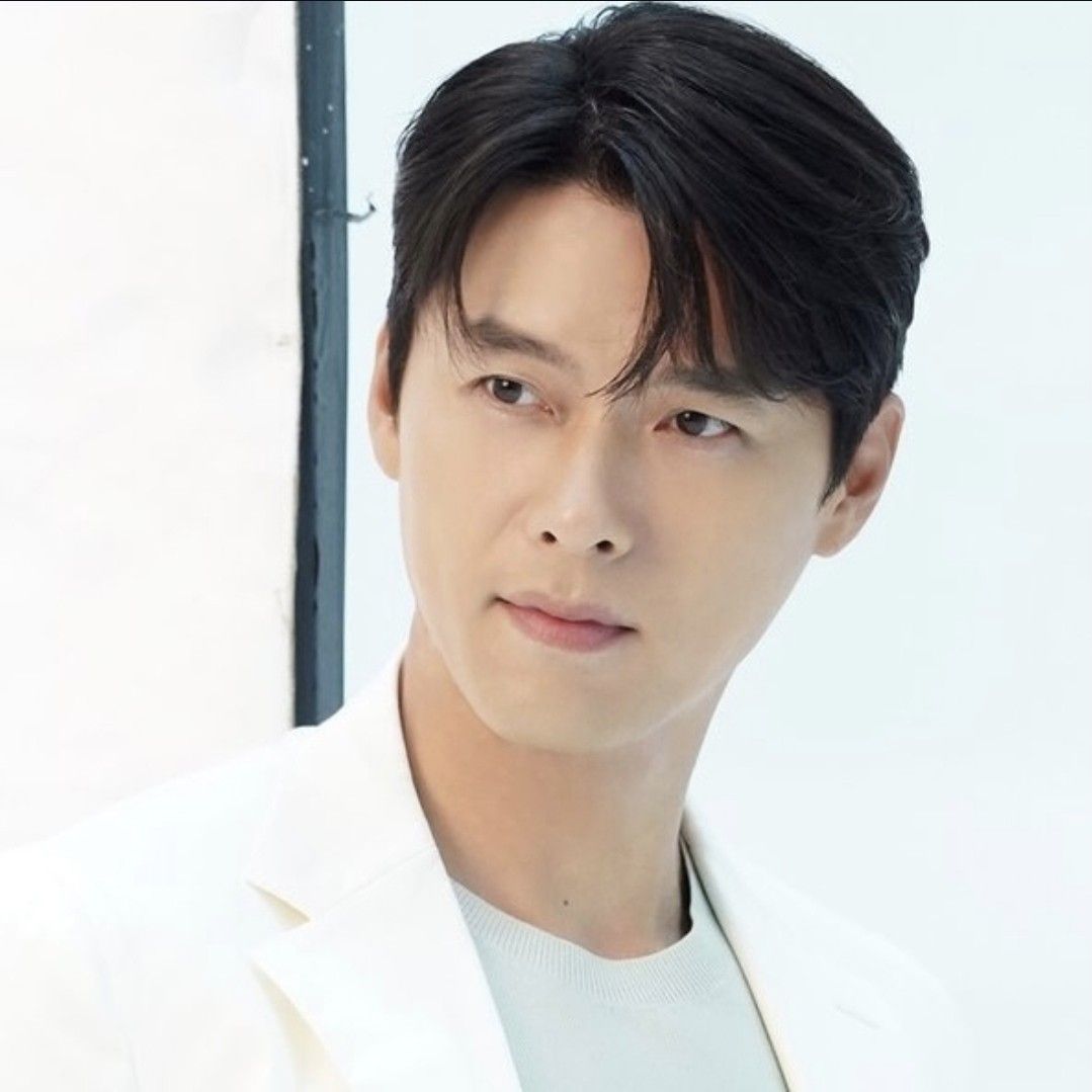 Momen yang diabadikan oleh penggemar Hyun Bin