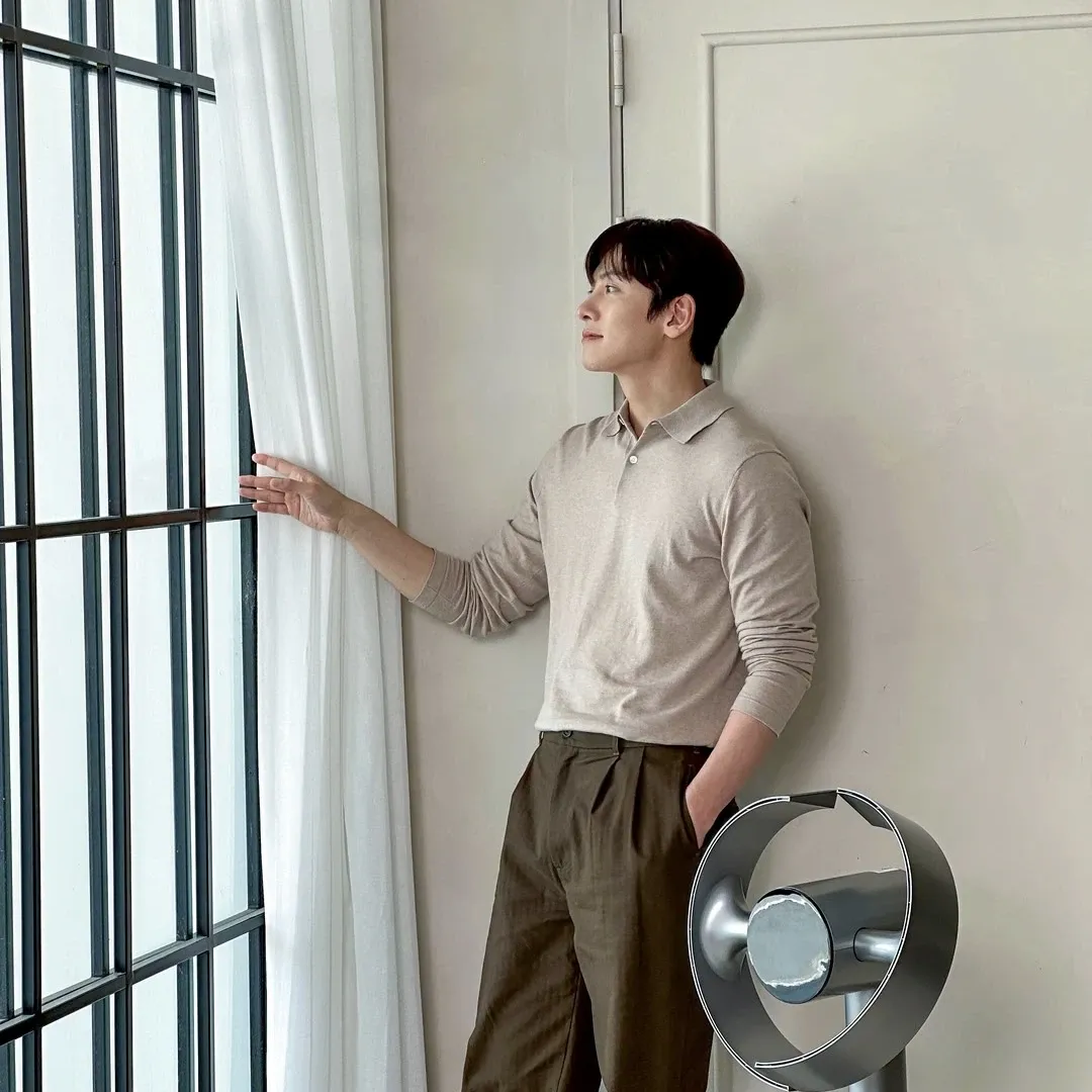 Behind-the-scenes cut of Ji Changwook