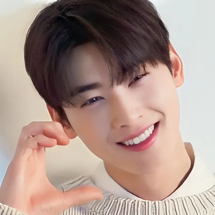 A moment captured by a fan of Cha Eunwoo