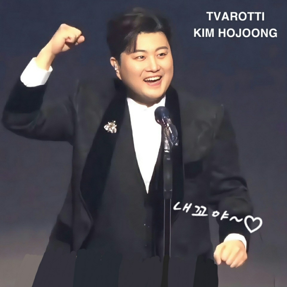 粉絲拍下的金浩中瞬間