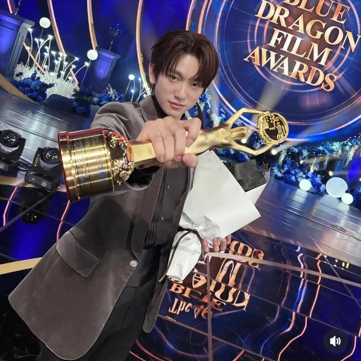 Cuplikan di balik layar dari Park Jinyoung