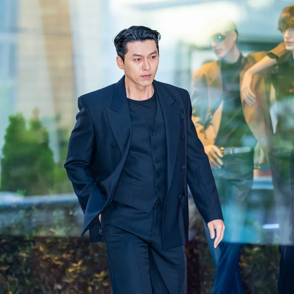 A moment captured by a fan of Hyun Bin