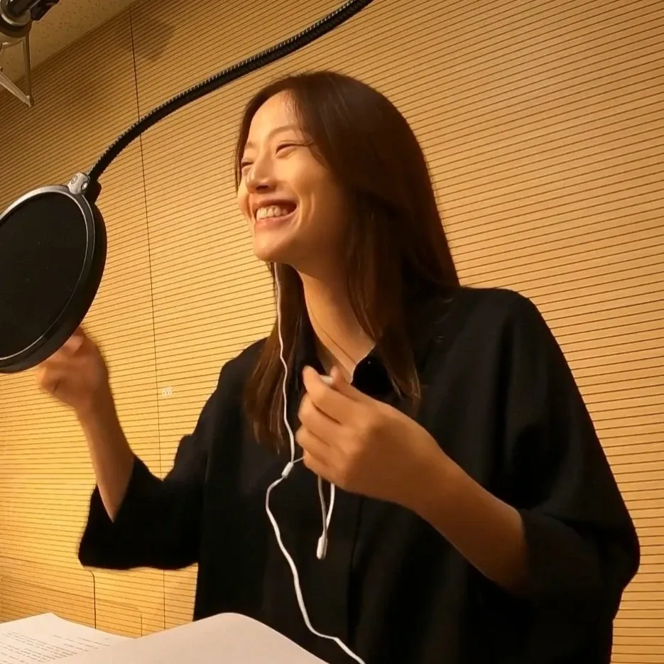Behind-the-scenes cut of Moon Chaewon