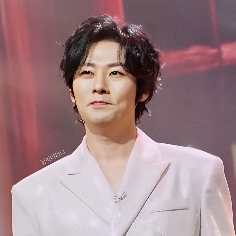 Behind-the-scenes cut of Kang Moonkyung