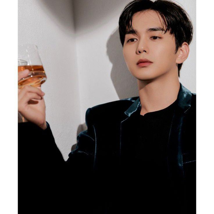 A moment captured by a fan of Yoo Seungho