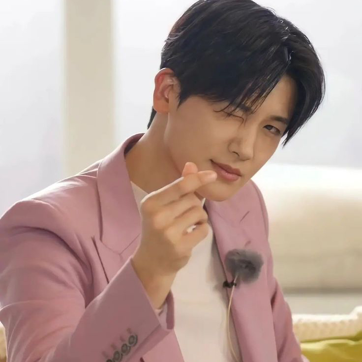 Latest photo of Park Hyungsik