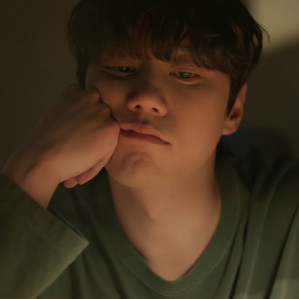 Behind-the-scenes cut of Lee Junyoung