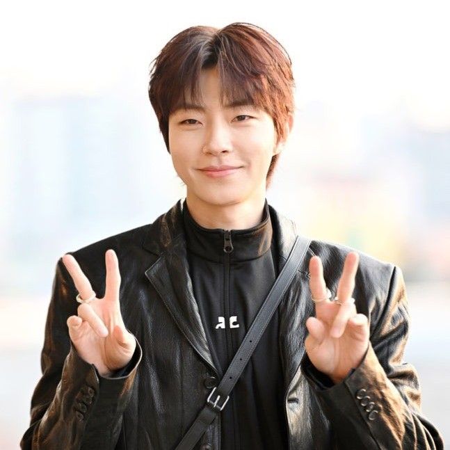 황인엽 최근 활동샷