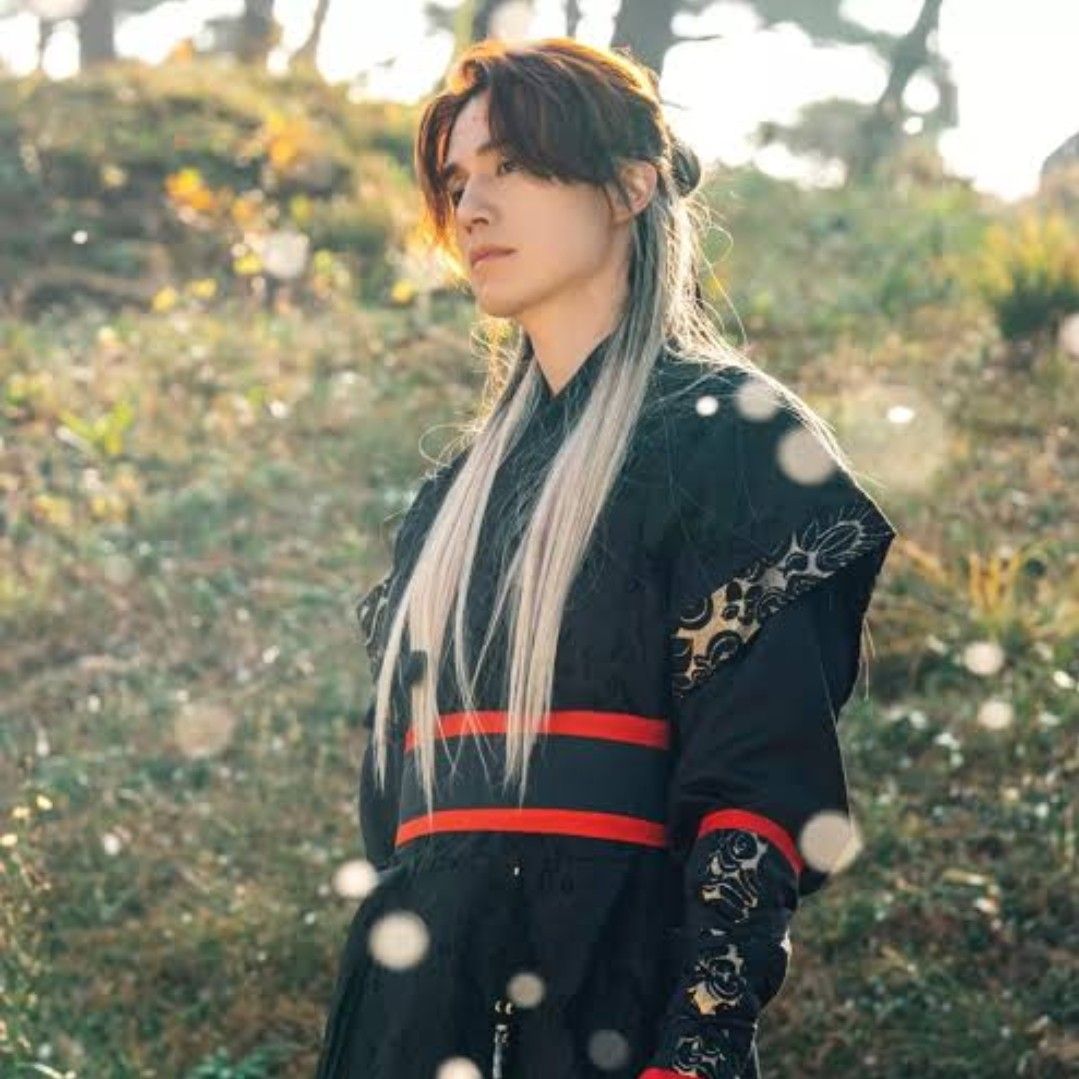 Recent activity shot of Lee Dongwook