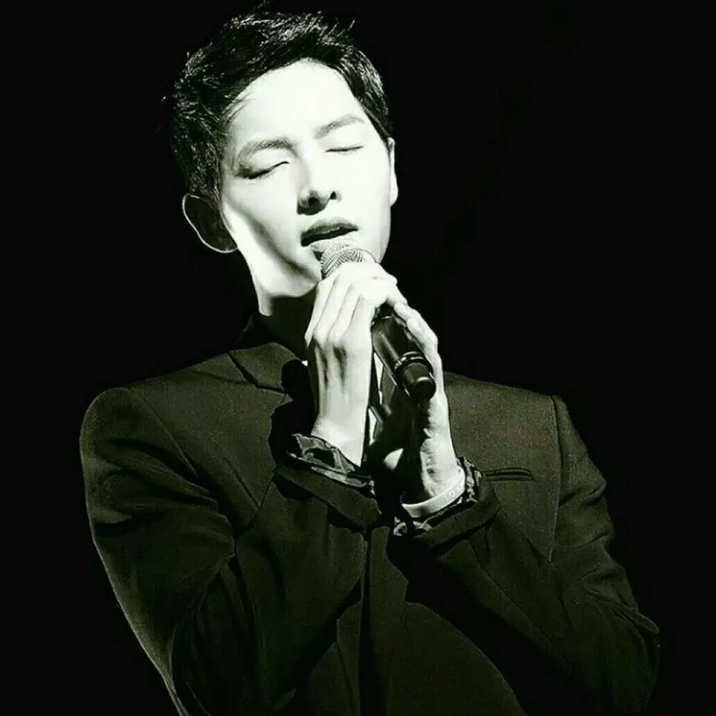 Recent activity shot of Song Joongki